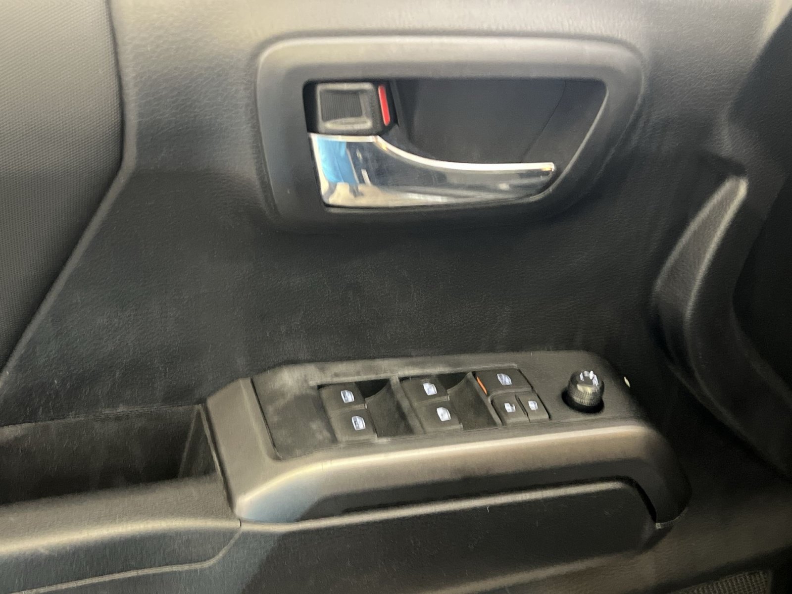 Used 2020 Toyota Tacoma TRD Sport AWD/4WD image 14
