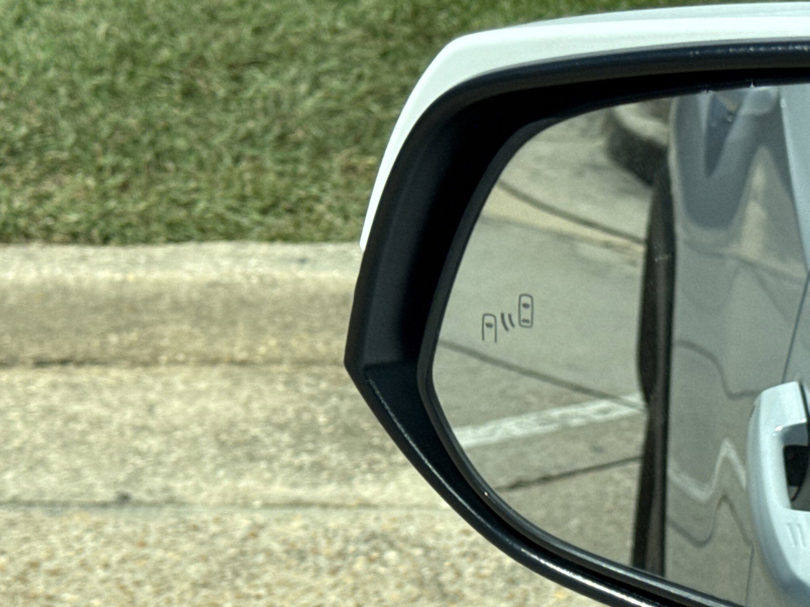 Used 2025 Toyota RAV4 XLE image 17