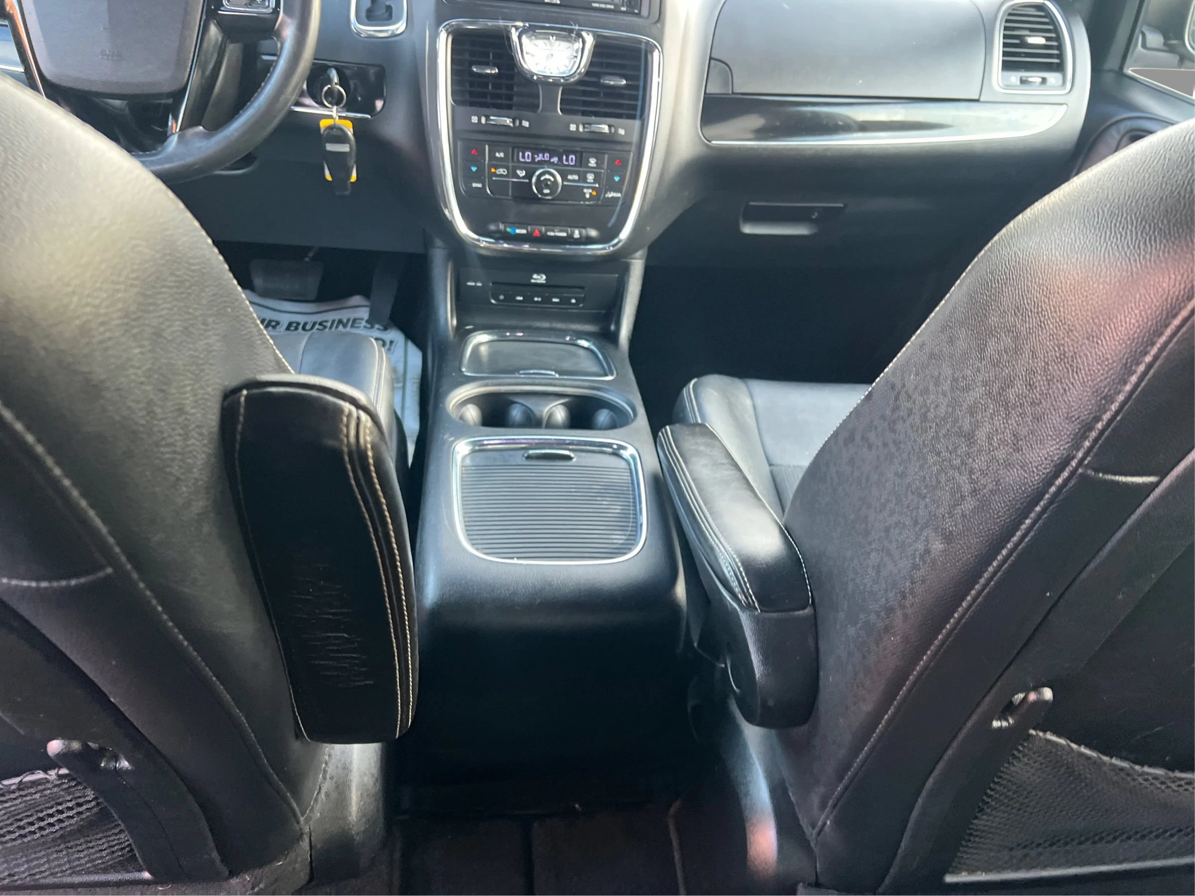 Used 2014 Chrysler Town & Country S FWD image 20