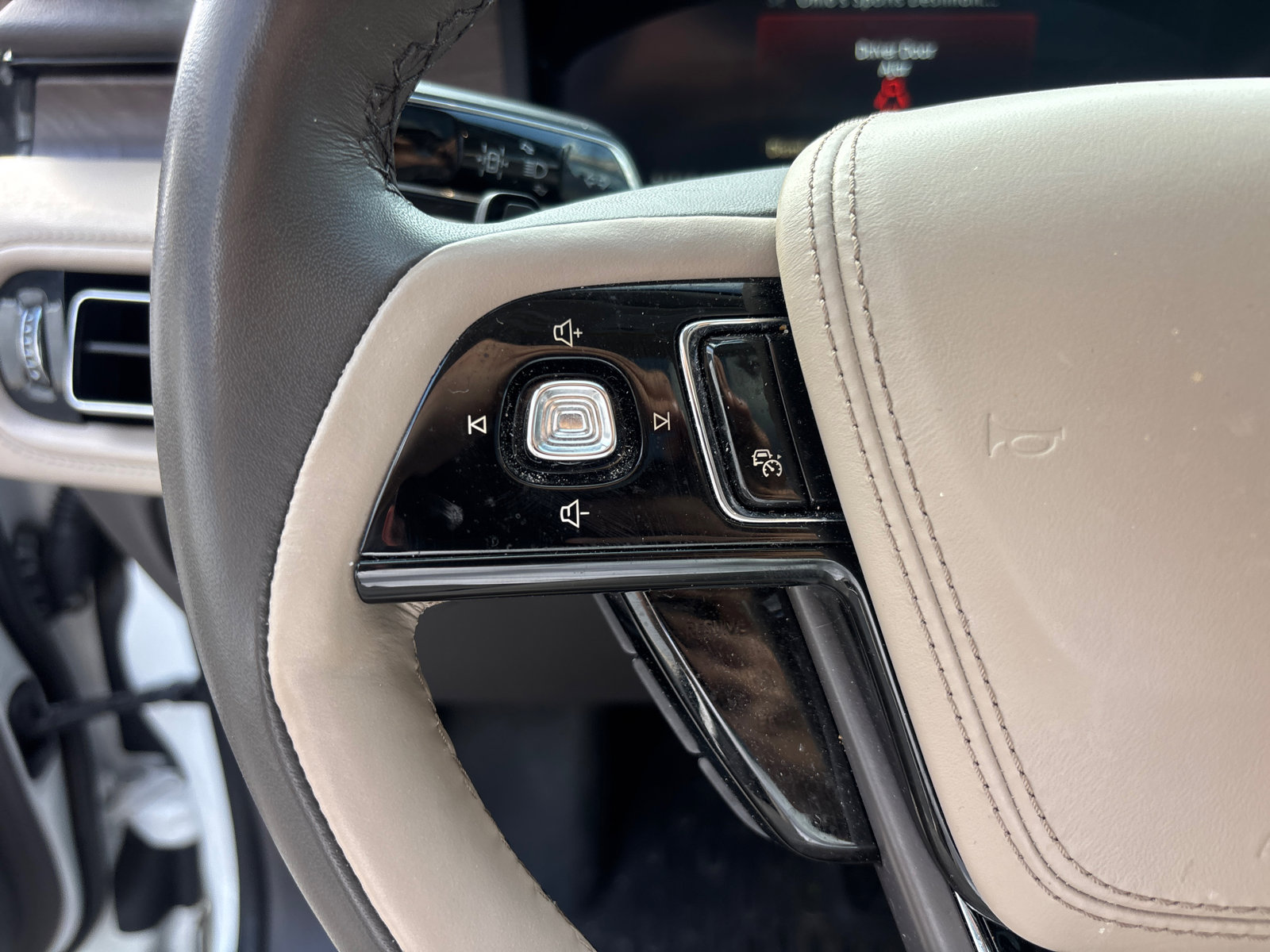 Used 2023 Lincoln Aviator Reserve w/ Equipment Group 201A AWD/4WD image 17