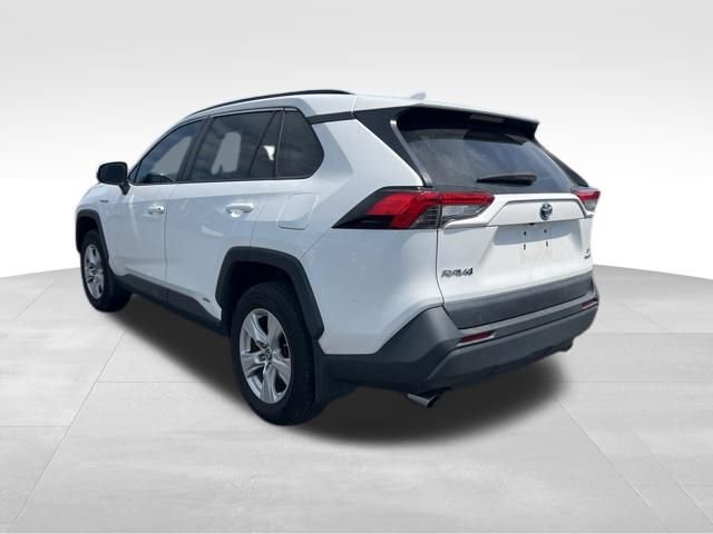 Used 2021 Toyota RAV4 LE AWD/4WD image 5