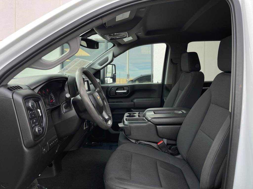 Used 2021 Chevrolet Silverado 2500 Custom w/ Custom Value Package image 9