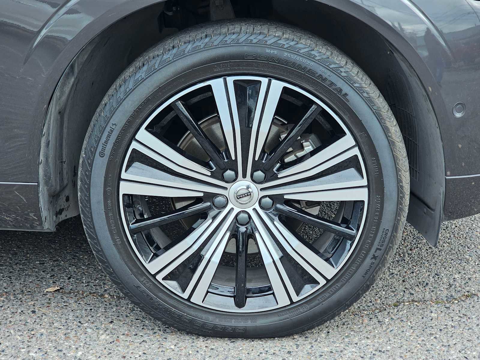 Certified 2023 Volvo XC60 B5 Plus w/ Climate Package image 9