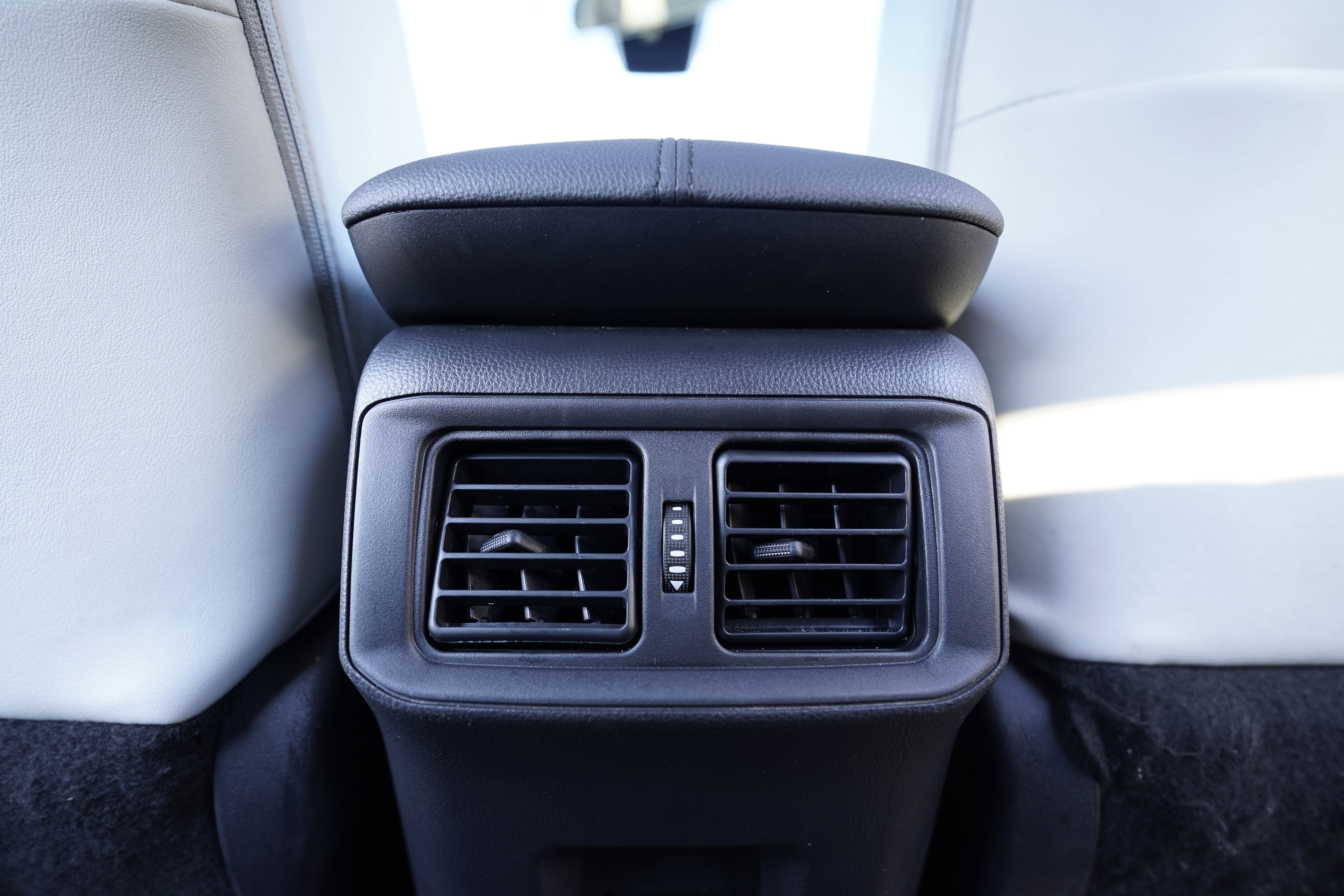 Used 2022 Toyota RAV4 XLE Premium image 13