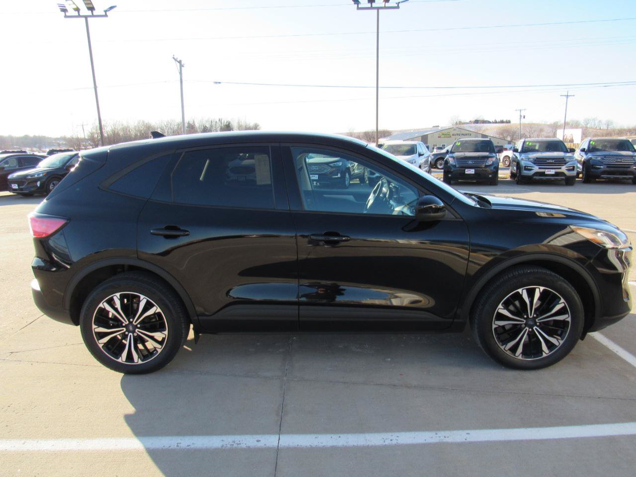 Used 2022 Ford Escape SE w/ SE Sport Appearance Package AWD/4WD image 5