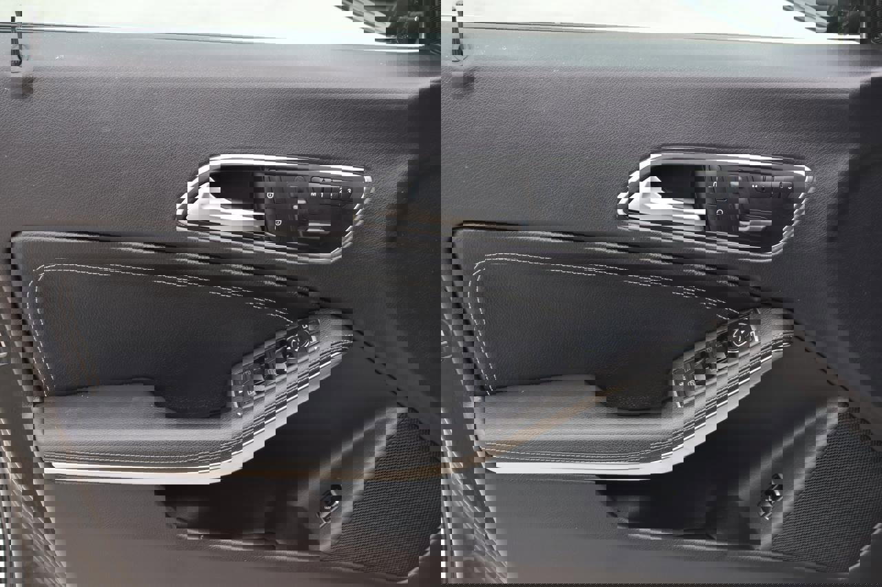 Used 2015 Mercedes-Benz CLA 250 image 25