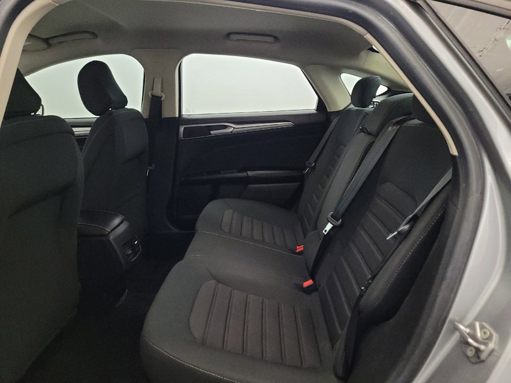Used 2020 Ford Fusion SE FWD image 18