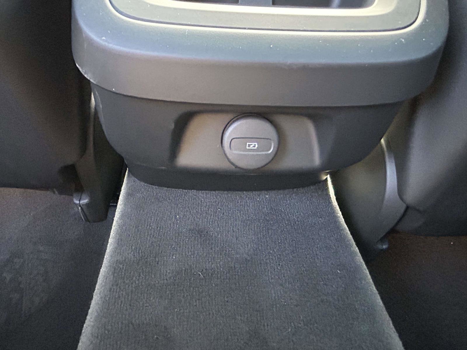 Certified 2025 Volvo V60 B5 Cross Country Plus image 18