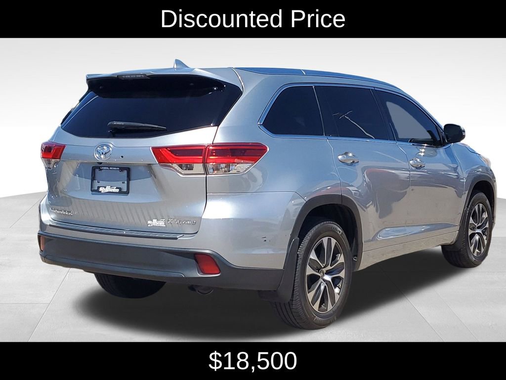 Used 2017 Toyota Highlander XLE AWD/4WD image 3