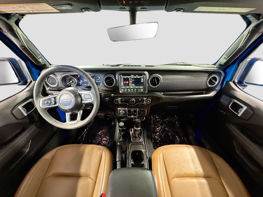 Used 2023 Jeep Wrangler Unlimited Sahara AWD/4WD image 16