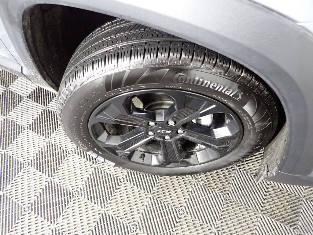 Used 2025 Chevrolet Equinox LT w/ Convenience Package II image 38