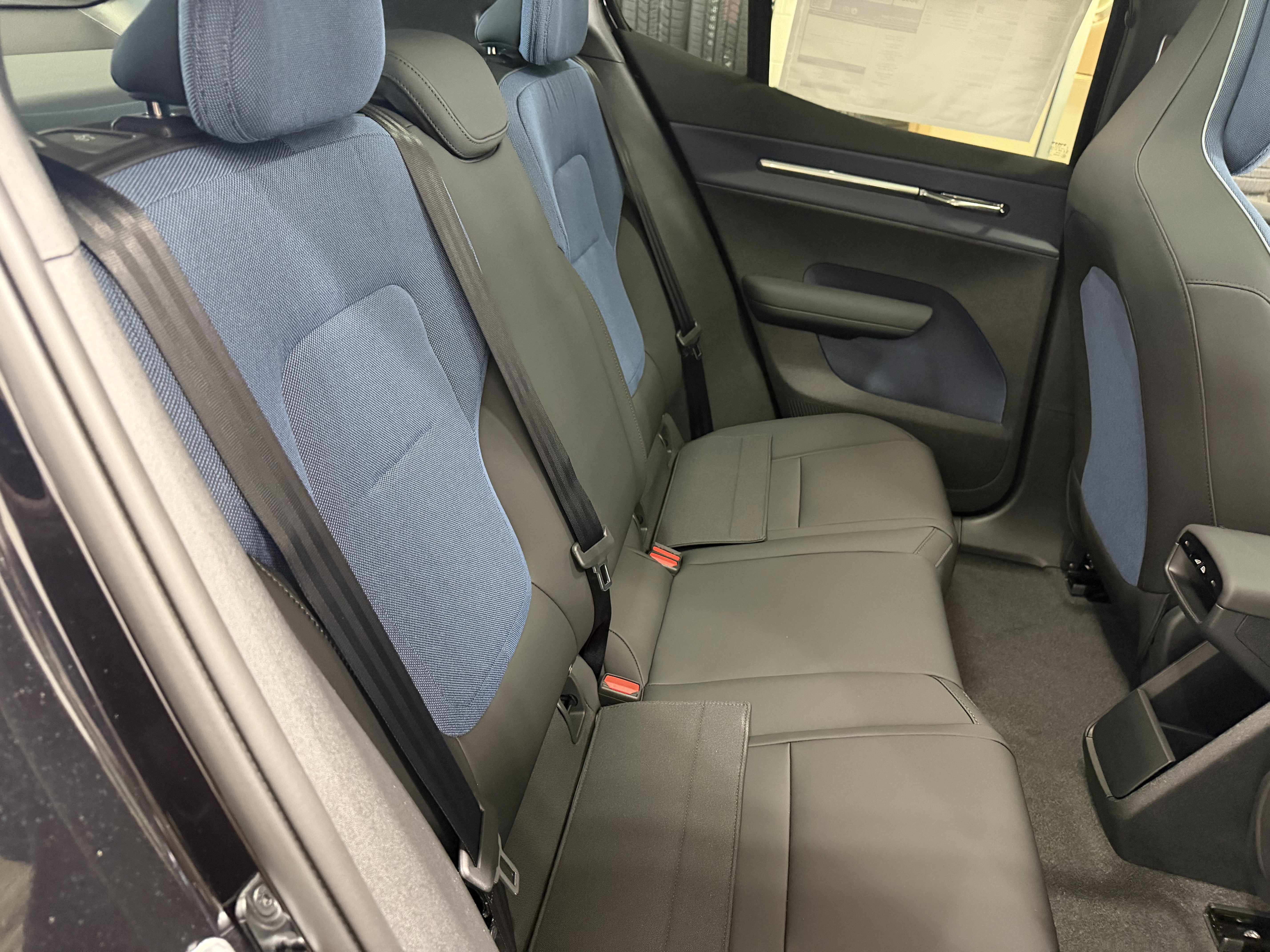 New 2026 Volvo EX30 Plus w/ Protection Package Premier AWD/4WD image 31