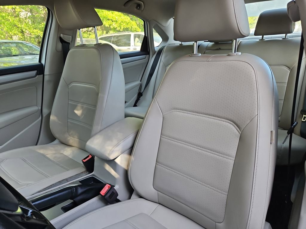 Used 2020 Volkswagen Passat 2.0T SE image 21
