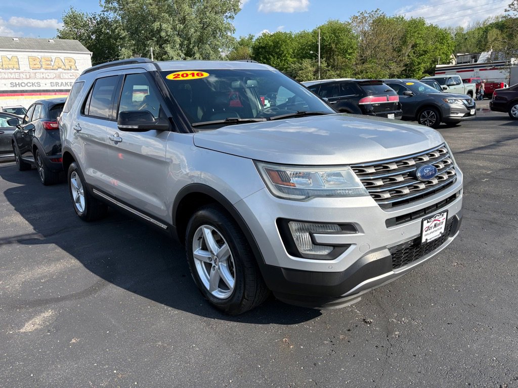 Used 2016 Ford Explorer XLT w/ Equipment Group 202A image 1