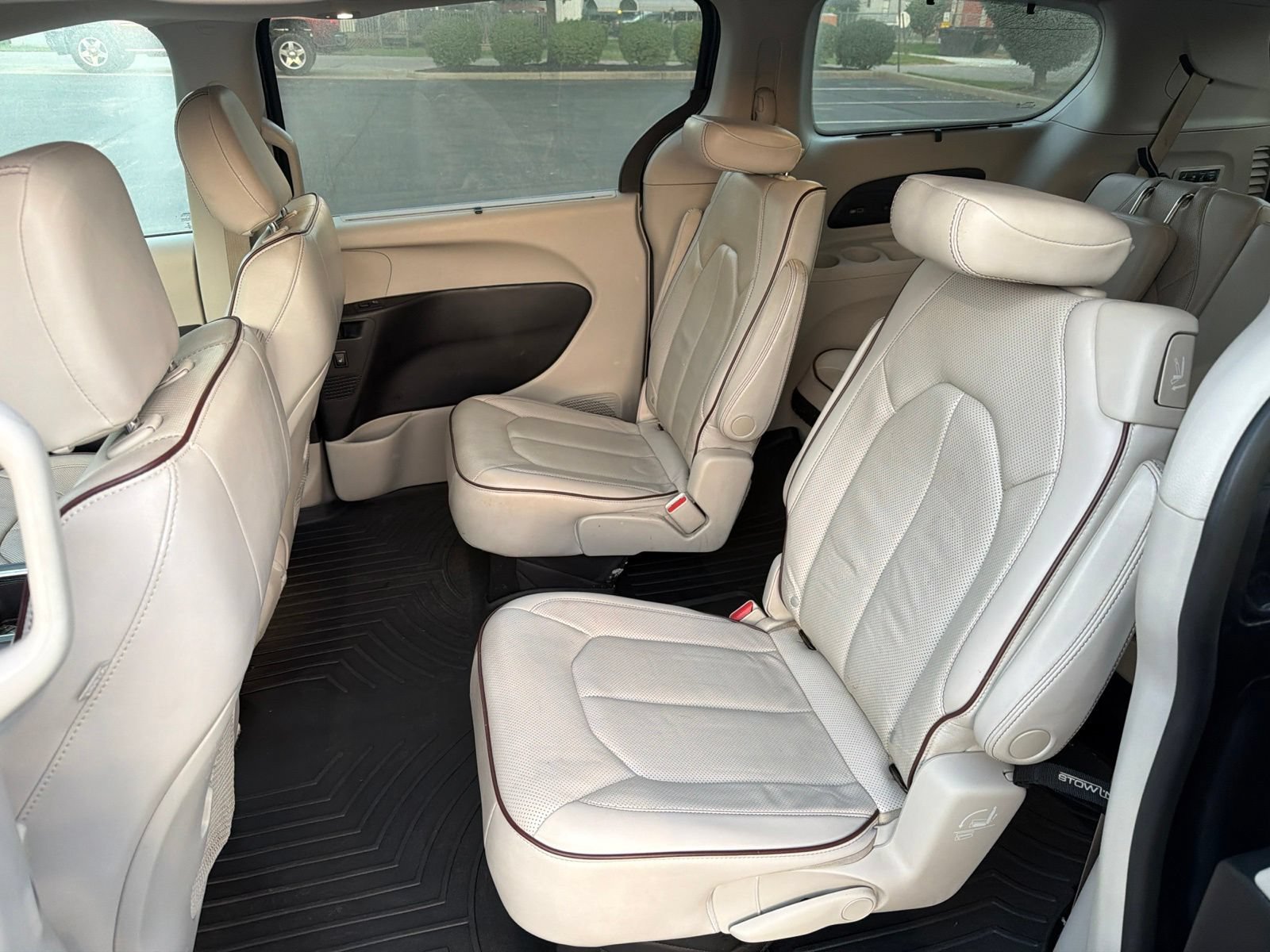 Used 2020 Chrysler Pacifica Limited FWD image 29