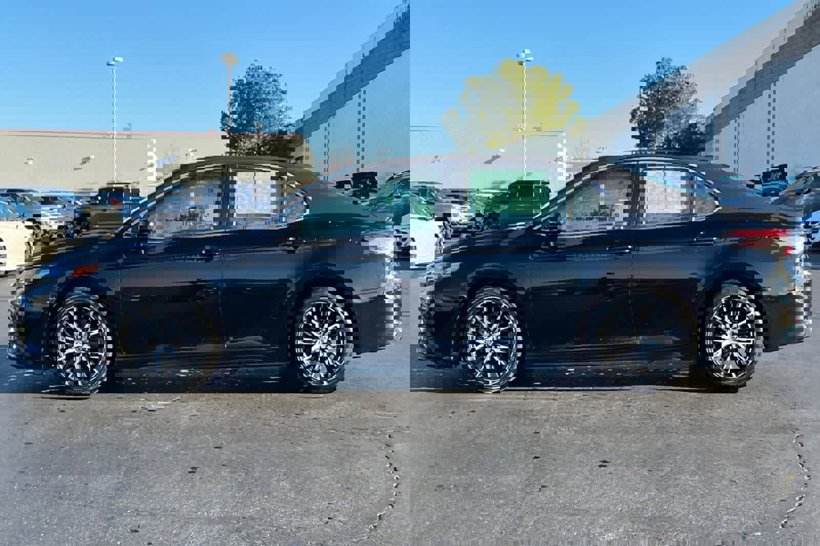 Used 2021 Toyota Camry SE image 9