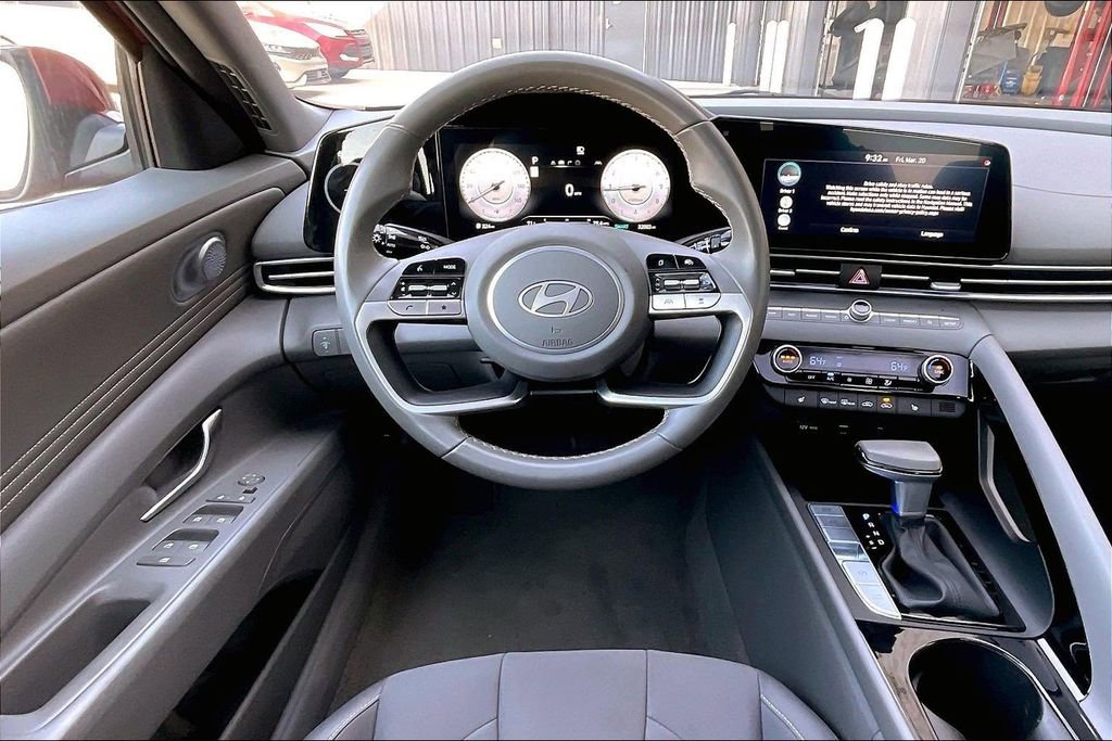 Used 2025 Hyundai Elantra SEL image 5