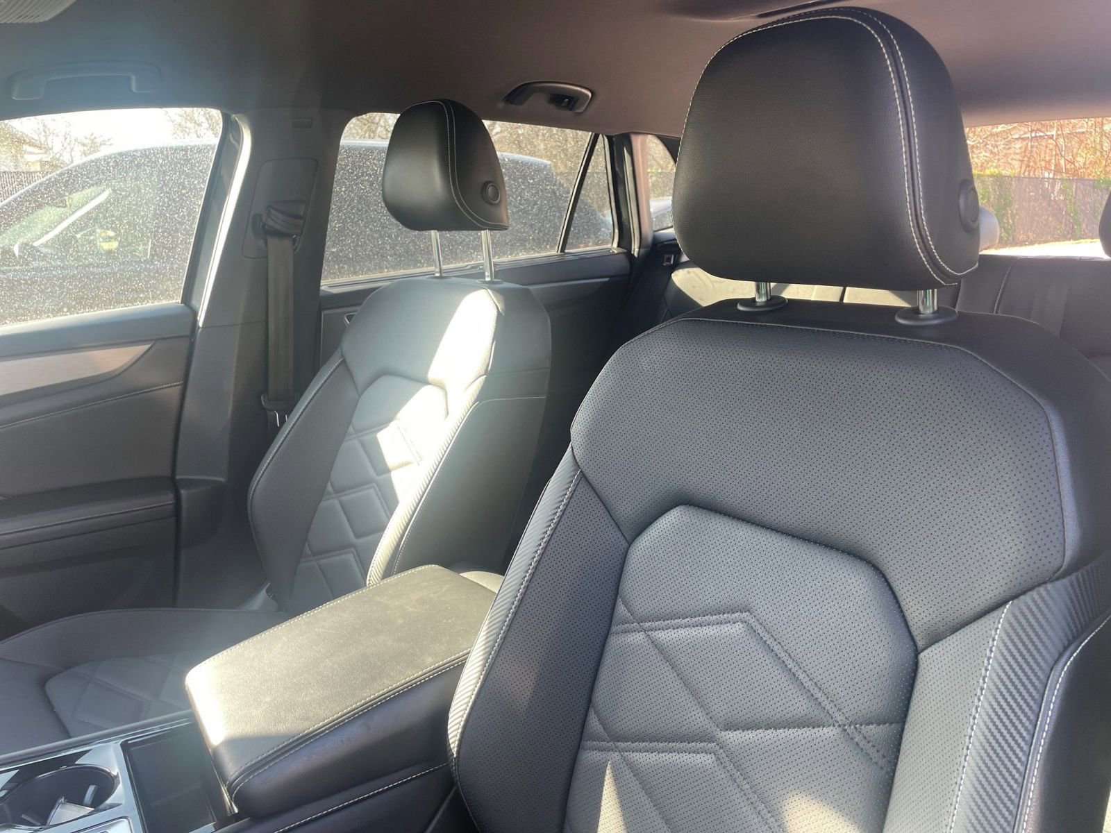 Used 2025 Volkswagen Atlas Cross Sport SE image 34