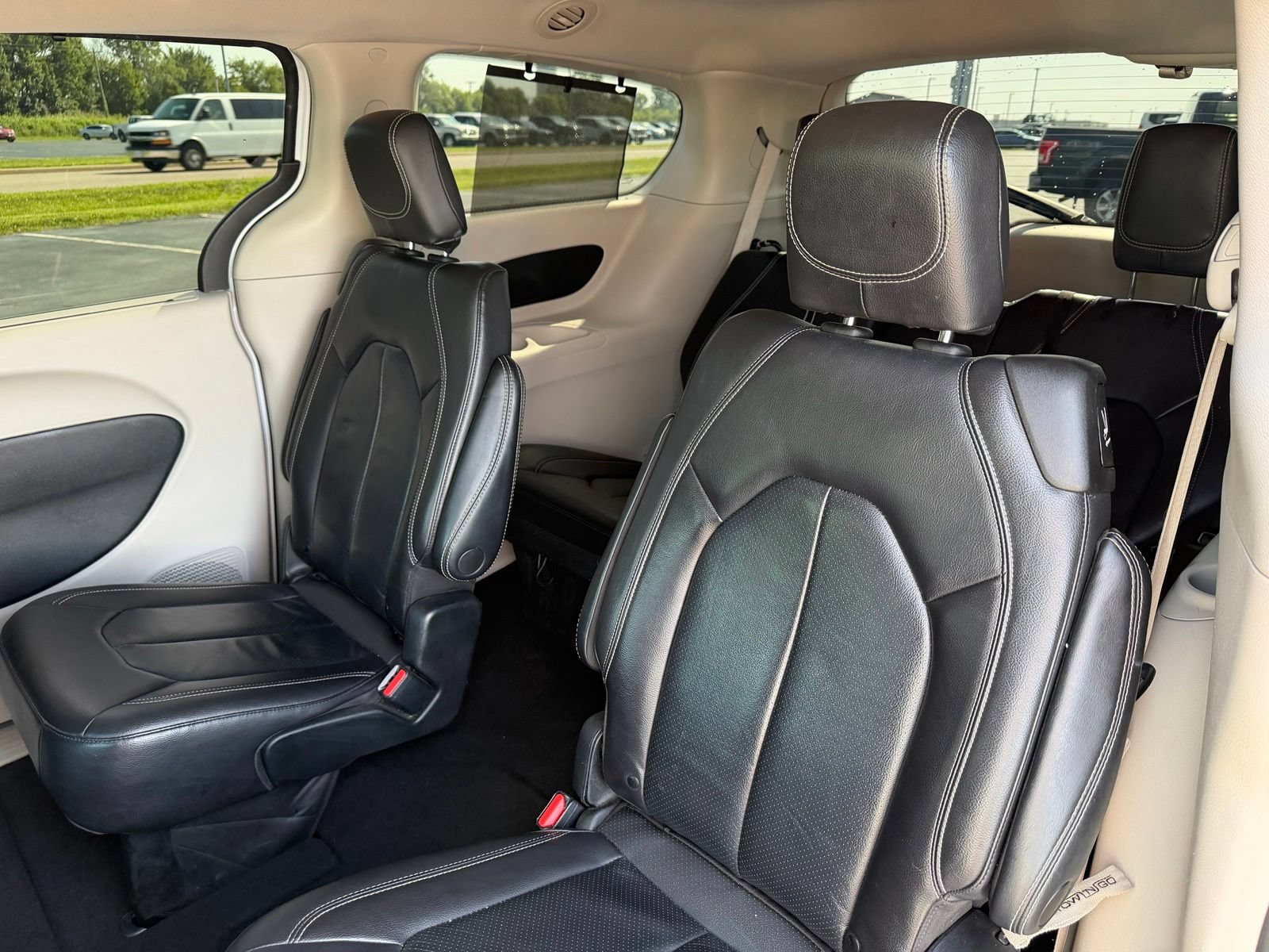Used 2022 Chrysler Pacifica Touring-L FWD image 14