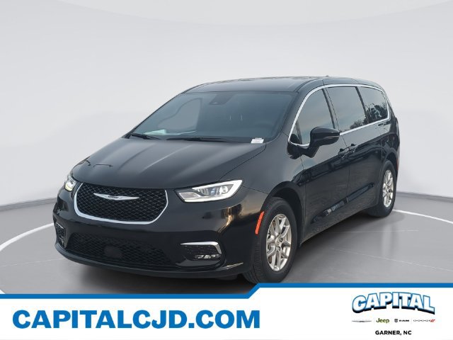 New 2026 Chrysler Pacifica Select