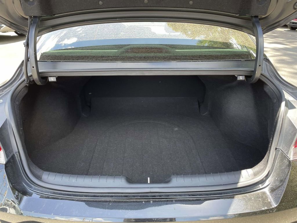 Used 2022 Hyundai Elantra Blue FWD image 8