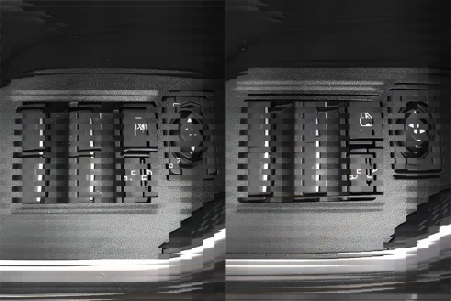 Used 2025 Toyota RAV4 XLE w/ Convenience Package image 23