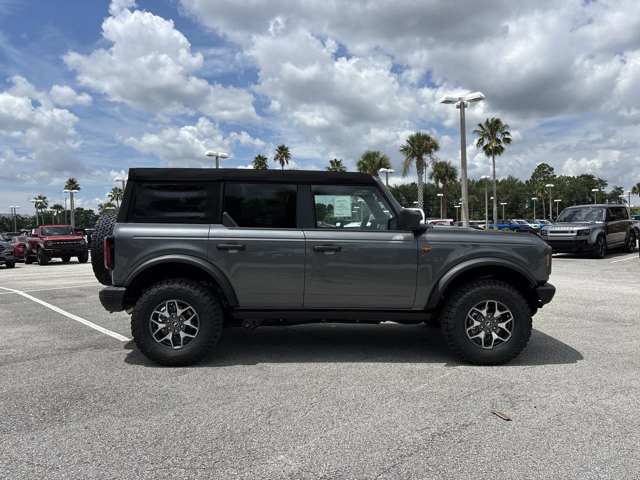 New 2025 Ford Bronco Badlands image 2