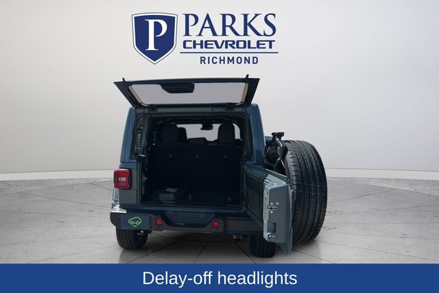 Used 2025 Jeep Wrangler Unlimited Sahara w/ Safety Group image 19