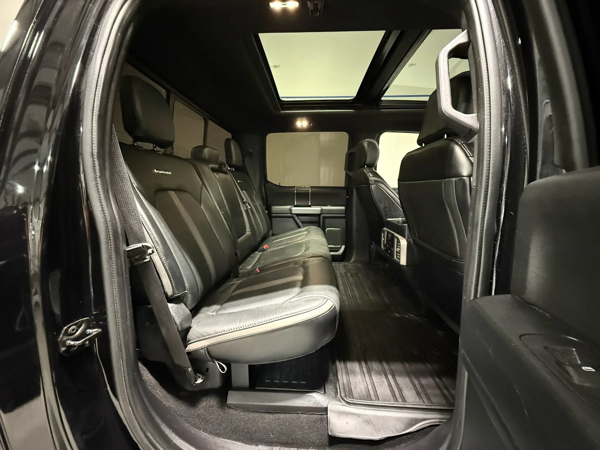Used 2019 Ford F250 Platinum w/ Platinum Ultimate Package AWD/4WD image 13