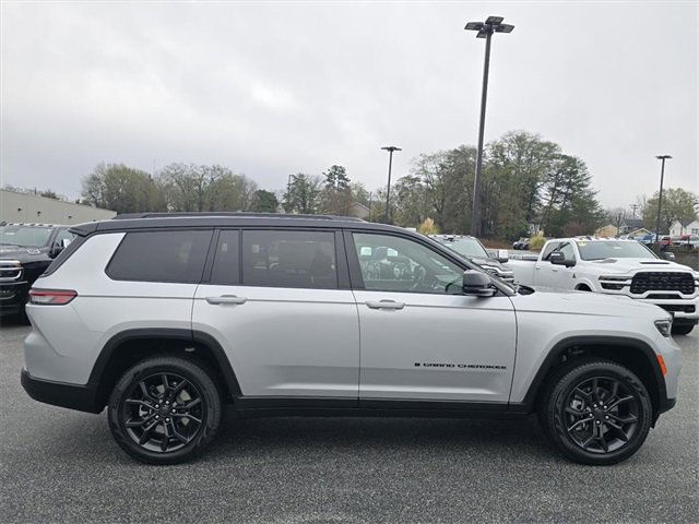 New 2025 Jeep Grand Cherokee L Limited image 2