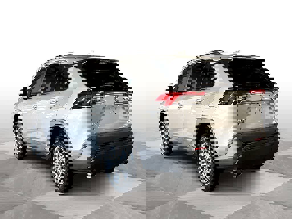 Used 2022 Toyota RAV4 XLE w/ Convenience Package image 6
