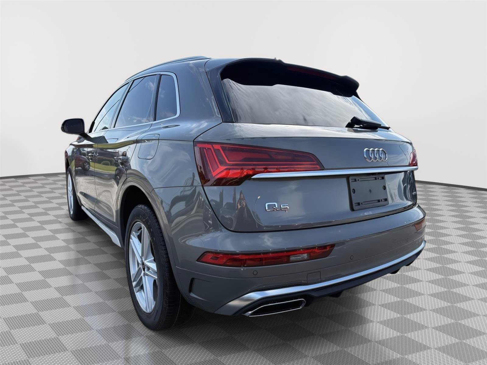 Certified 2023 Audi Q5 e Premium Plus w/ Premium Plus Package AWD/4WD image 3