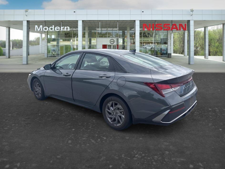 Used 2024 Hyundai Elantra SEL FWD image 3