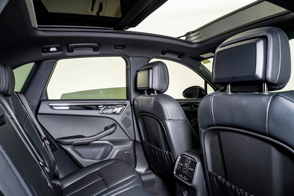 Certified 2025 Porsche Macan image 16