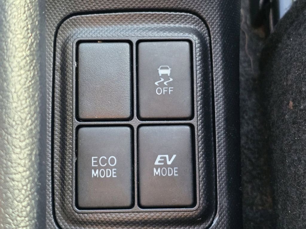 Used 2015 Toyota Prius C Four image 8