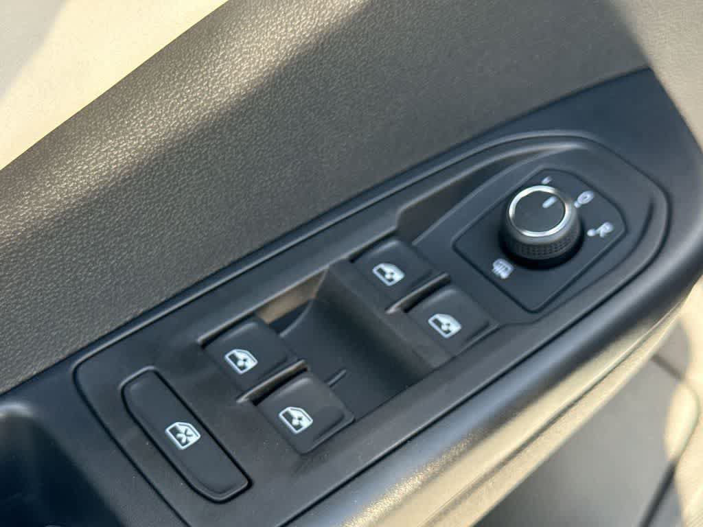New 2026 Volkswagen Taos SE FWD image 21