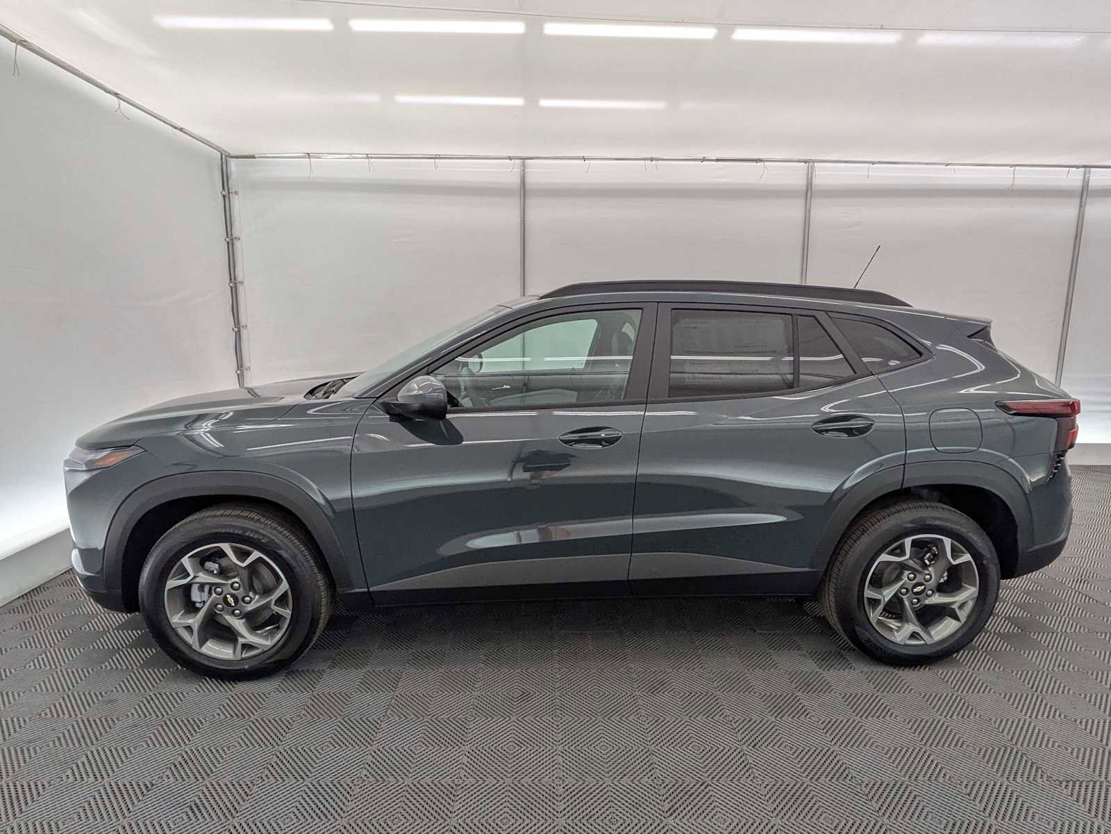 New 2026 Chevrolet Trax LT w/ Driver Confidence Package FWD image 3