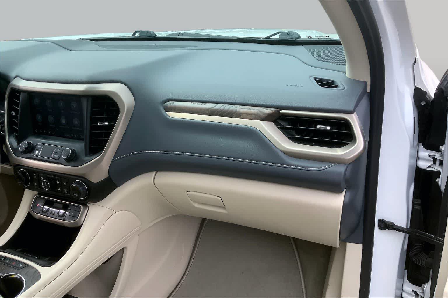 Used 2021 GMC Acadia Denali w/ Denali Ultimate Package AWD/4WD image 19