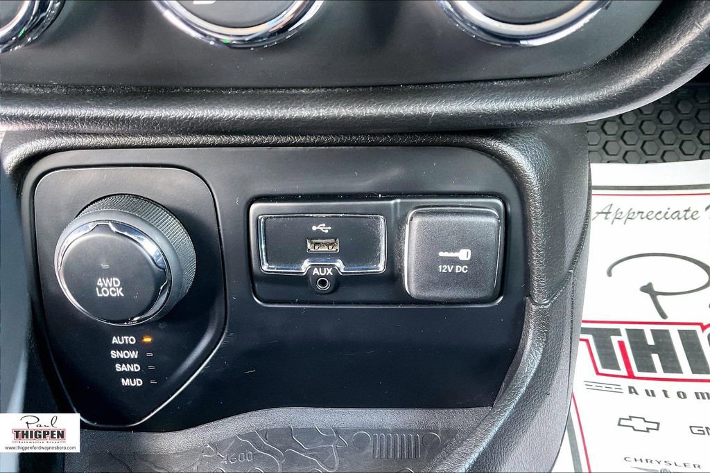 Used 2017 Jeep Renegade Altitude image 31