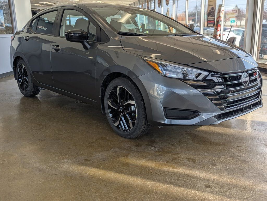 New 2025 Nissan Versa SR w/ Trunk Package image 7