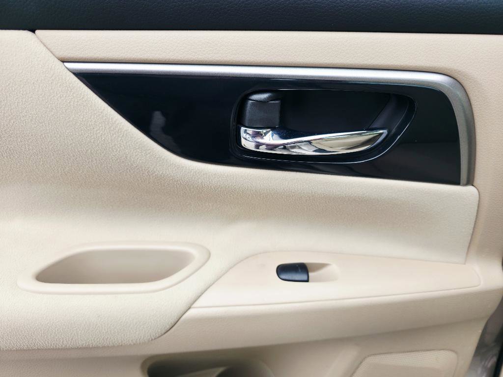 Used 2014 Nissan Altima 2.5 S w/ Display Audio Package FWD image 19