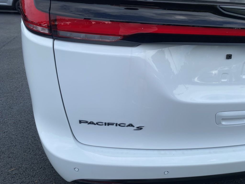 New 2026 Chrysler Pacifica Select w/ S Appearance Package image 10