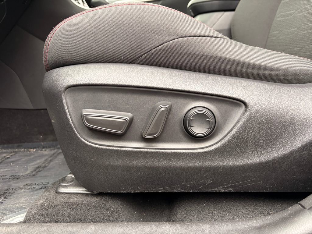 Used 2022 Toyota RAV4 SE w/ Weather & Moonroof Package image 32