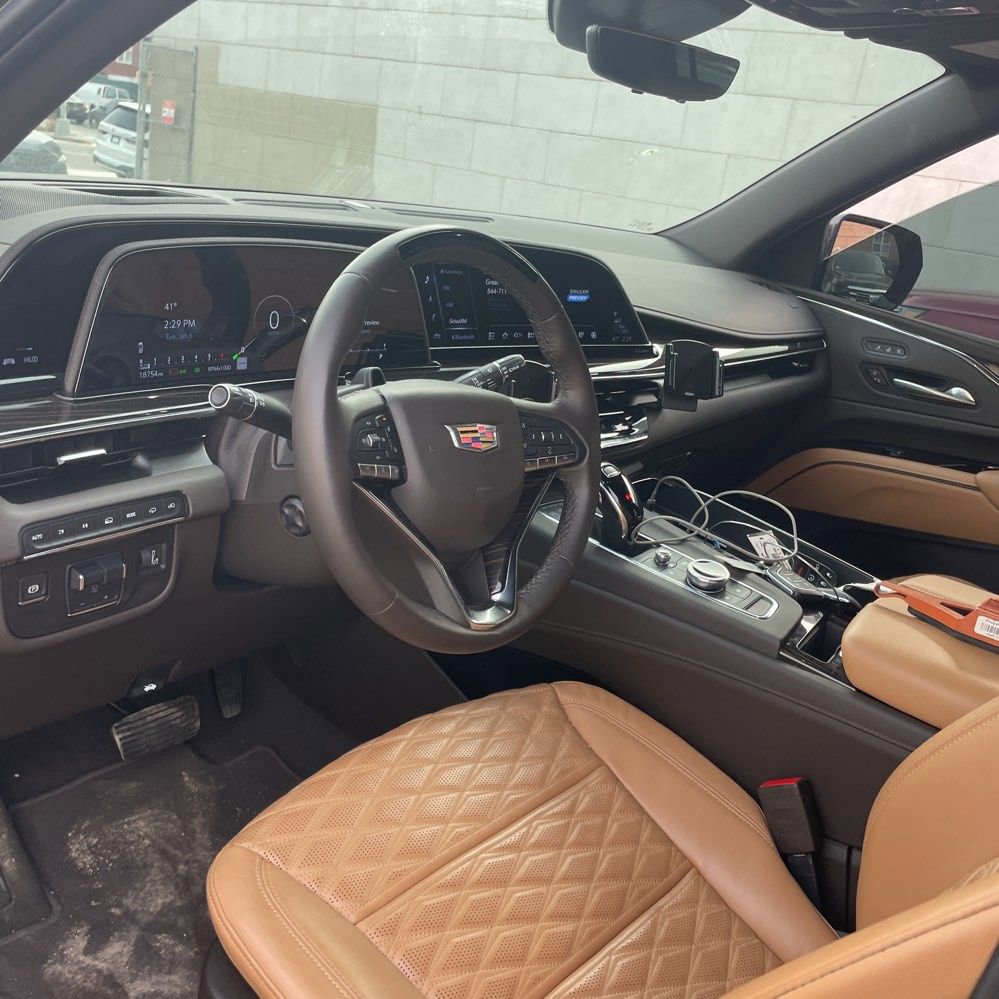 Used 2024 Cadillac Escalade ESV Premium Luxury w/ Performance Package image 9