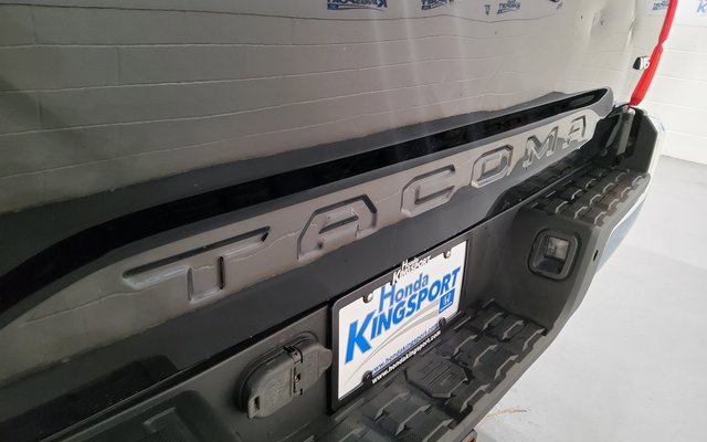 Used 2016 Toyota Tacoma TRD Off-Road image 39