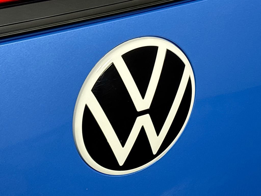 Certified 2025 Volkswagen ID. Buzz Pro S Plus RWD image 24