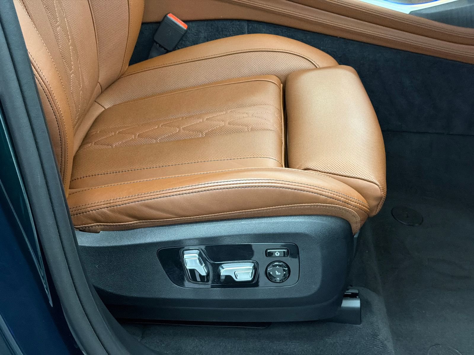 Used 2024 BMW ALPINA XB7 image 18