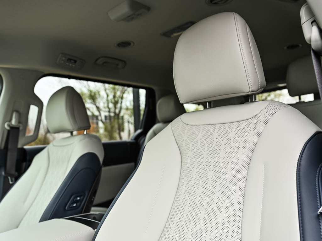 New 2026 Kia Carnival EX image 21
