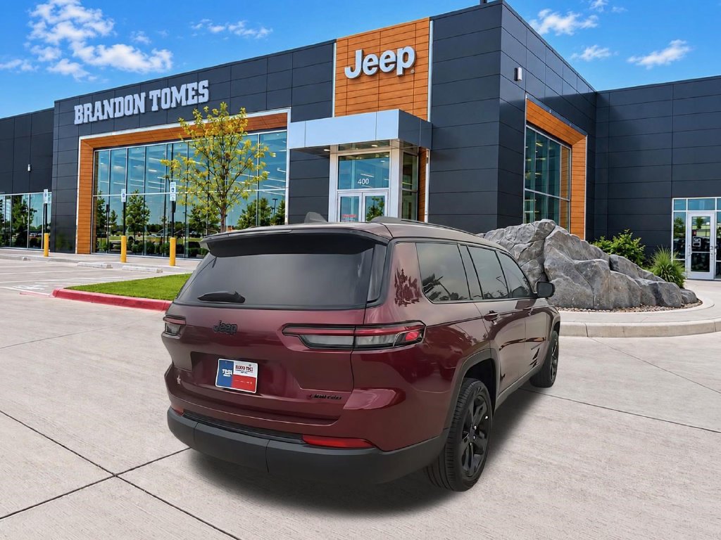 Used 2025 Jeep Grand Cherokee L Limited w/ Black Appearance Package AWD/4WD image 4