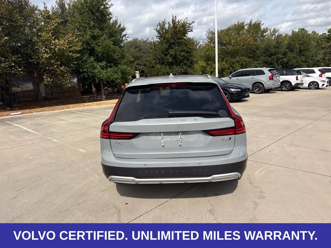 Certified 2025 Volvo V90 B6 Cross Country Plus AWD/4WD image 8